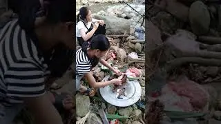 Gia đ&igrave;nh ch&iacute;p đi pichnich tại ho&agrave; b&igrave;nh