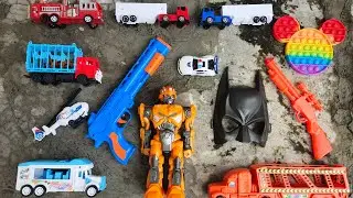 Menemukan Mainan Mobil Polisi, Pistol, Robot Transformer, POP IT, Excavator, Helikopter