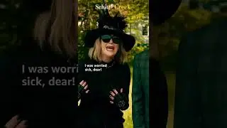When Alexis didn't like respond to like 1 text so David goes missing #shorts #schittscreek #netflix