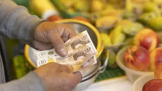 Food Price Surge Drives UK Inflation to Double Digits