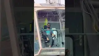 Crane operators problems 😂 #merchantnavy #containership #crane