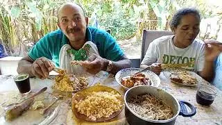 cordeiro almoçando com nina