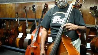 08-02-09 Henry Franklin MLB300AC.avi Jazz Bassist known as THE SKIPPER at FMI Bass Shop