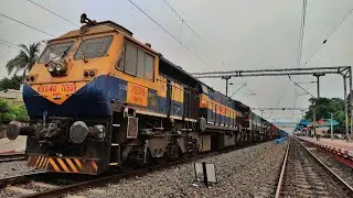 ANGRY TWIN EMD HONKING GOOTY WDG4D + WDG4 HAULING BOBYN FREIGHT BLAST THROUGH STATION