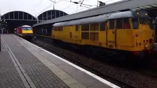 Network Rail liveried Class 31 31233 Thrashes past Newcastle