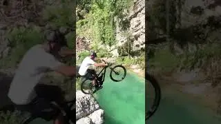 😲 CRAZY MTB Cliff Jump 😲🔥 #Shorts