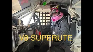 Холли тестирует V8 SuperUtes на автодроме Sydney Motorsport Park. Это Isuzu DMAX с двигателем LS3...