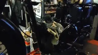 Двигатель Matchless 350 G3LS заглох и не имеет компрессии &mdash; снятие цилиндра выявляет проблему.