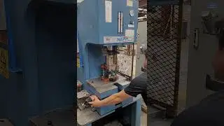 29.5 Ton Neff Model D25-5HS Bench Mounted Hydraulic Press, Dual Palms, 1995