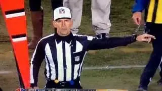 NFL referee uses wrong hand signal for holding penalty !