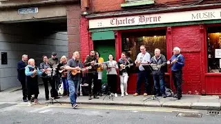 A heartwarming musical send off to a 150 years old music shop in Dublin