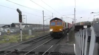 (HD) GBRfs Rainbow Livery 66720 Storms through Grantham Working 4E33 - 12/12/13