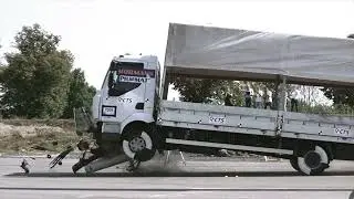Crash Test - OktaBlock mobile vehicle barrier | H&ouml;rmann