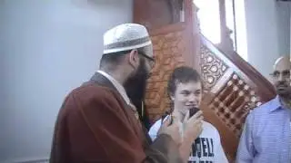 A canadian Youth Converts to Islam in front of Sh Khaled Alazhary - Ottawa.mp4
