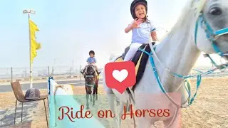 Mizna and Maktoum ride on Horses |the mmm family |مزنة ومكتوم يركبان الخيول