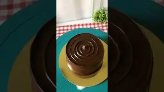 Swirls on cake top | Bakin good 🎂❤️| #cake #viral #chocolatecake #belgiumchocolate #cake decorating