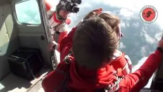 Parachutesprong Marcel Pannekoek bij Paracentrum Texel
