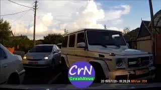 https://crashnews.org | В Краснодаре ехавшие по встречке Гелики нарвались на упертого водителя