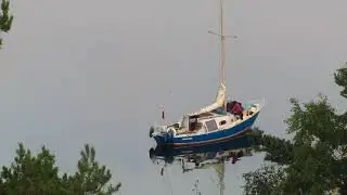 Ankern an der unbewohnten Insel Hj&auml;lt&ouml; im Kolj&ouml;fjord
