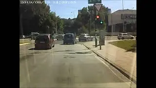 Kako prepoznati lo&scaron;eg vozača - samo je desna traka dozvoljena da skrene desno