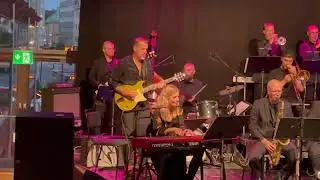 Ida Sand, Ola Gustavsson och NB Big Band.