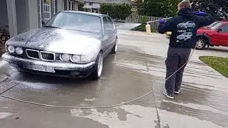 Foam Cannon Action on BMW 750 E32