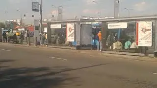 Автобус нефаз 5299 на остановке метро Домодедовская Москва на маршруте 717