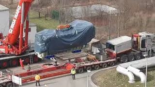 Heizkraftwerk - Abladen des 1. Gasmotors (1)