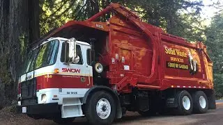 Autocar ACX &bull; Heil Half/Pack Garbage Truck