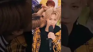 Hyunlix moments / Hyunjin trying to kiss Felix