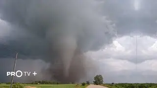 Large tornado strikes Arkansas