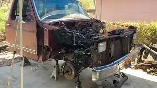 F100 CrownVic swap! Motor is in and running! Loose bolt causing ground issues!