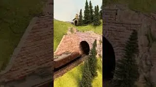 Krokodil: Reptil aus der Schweiz, Ce 6/8 III, M&auml;rklin 39562 mit G&uuml;terzug, H0 Modellbahn 1:87 SBB