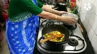 Chingdi Mach diye Alu Potoler Dalna