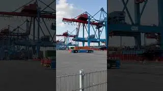Automated Guided Vehicles at our modern and climate-friendly seaport terminal in Hamburg