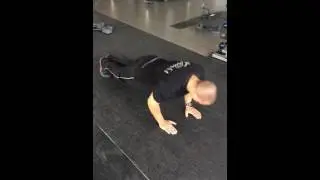 Flex&atilde;o de Bra&ccedil;o fechada ( triceps )