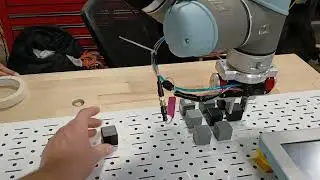UR robot arm palletization!