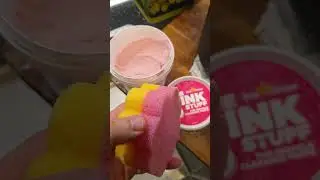La spugnetta che vendono da axion affianco alla crema the pink staff dei miracle play cleaning