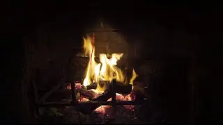 &Ouml;ppen spis (5 timmar) 4K - Avslappnande video av flammor som brinner och sprakande spis ljud