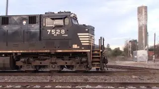 NS 7528 leads NS 287 through Cordele, GA 11/19/22