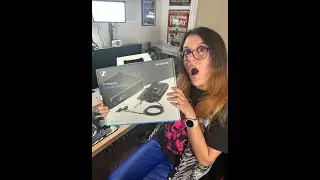 Lara Price - Vlog 4 - In-Ear Sennheiser Unboxing!