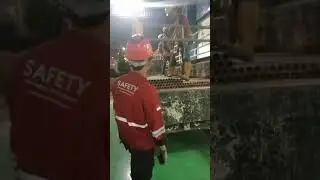 yahell music chanel sedang live sekarang! bongkar muat pipa scafolding