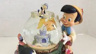 Disney Pinocchio Snowglobe Toyland Cleo & Figaro