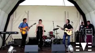 Eve - Lowdefest 2014 Sweet Dreams Acoustic Cover remix