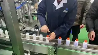 Linear 4-head follow-up filling manual cap feeding automatic tight screwing for liquid product