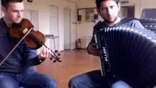 Fiddle and Accordion duo Newfolks/the Beacons play Felefeber