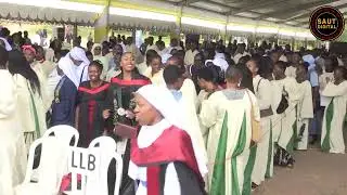 Tazama maandamo wakati wa kuingia katika adhimisho la Misa Takatafu katika Mahafali ya 28 ya SAUT