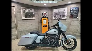 2023 Harley-Davidson Street Glide Special FLHXS-Atlas Silver Metallic.