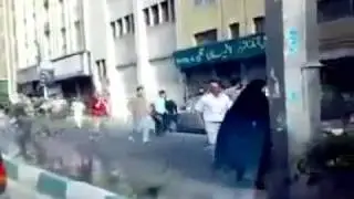 2009 Iranian Revolution - Demonstrators retreat from riot police July 9
