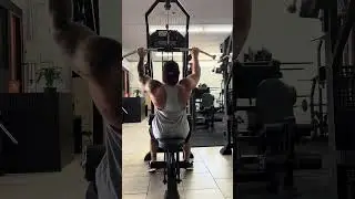 Puxada alta #academia #dorsal #exerc&iacute;cio #lifestyle